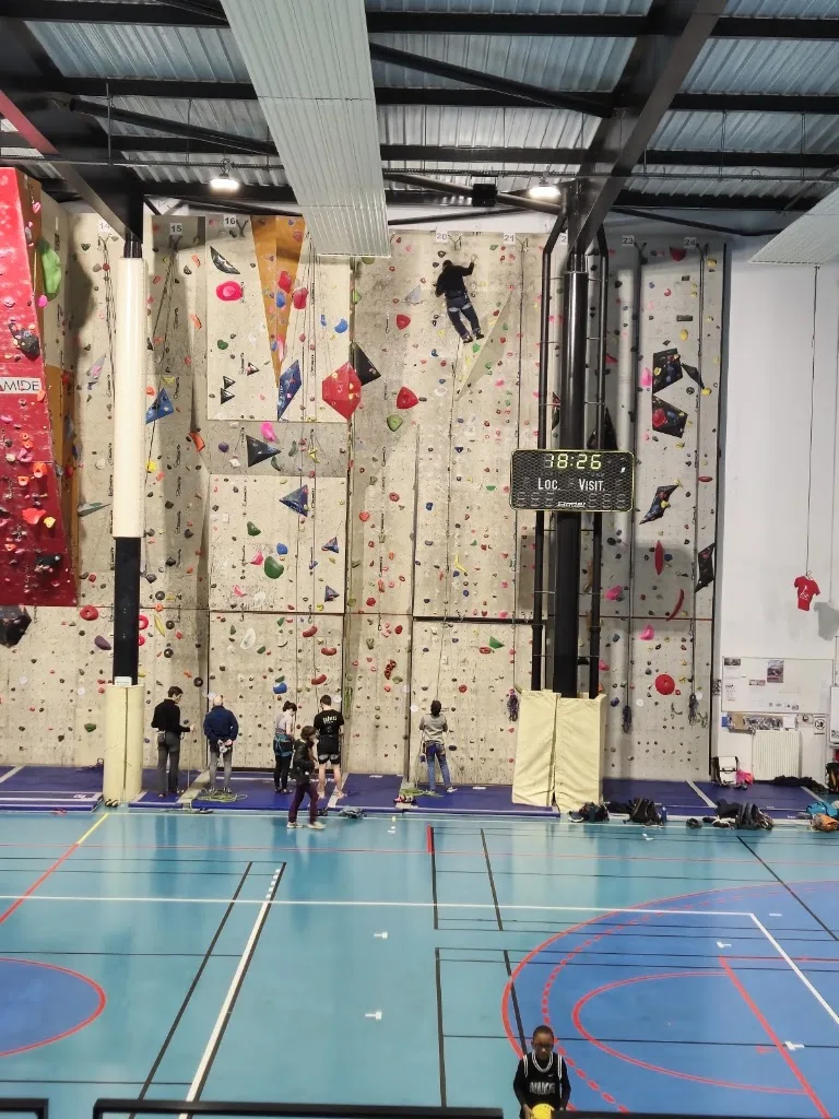 Gymnase des Ecrins - photo 1