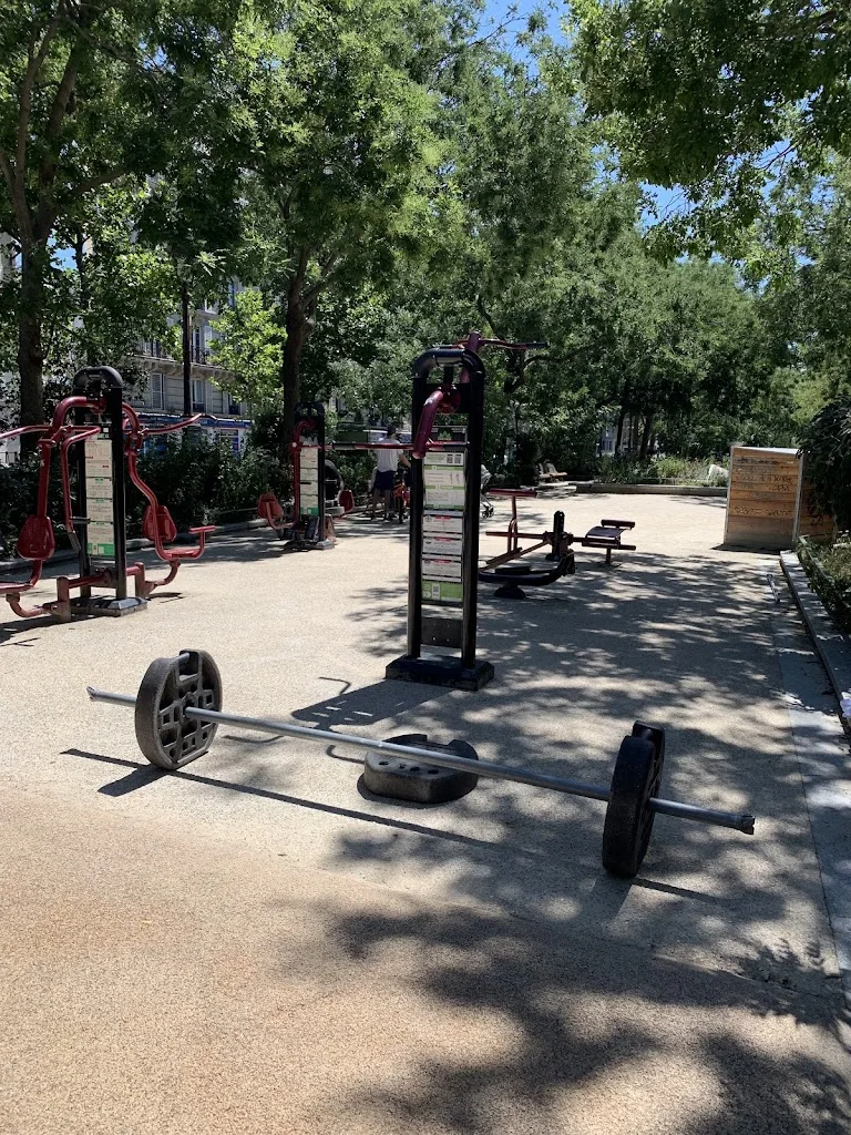 Aire de fitness street workout Square Maurice Gardette - photo 1