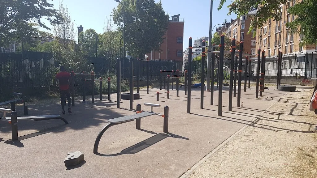 Aire de fitness street workout Square Maurice Gardette - photo 3