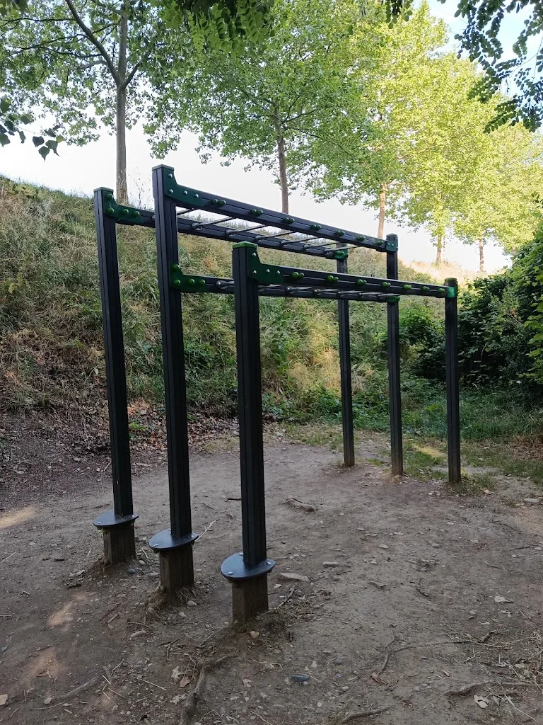 Outdoor gym - photo 1