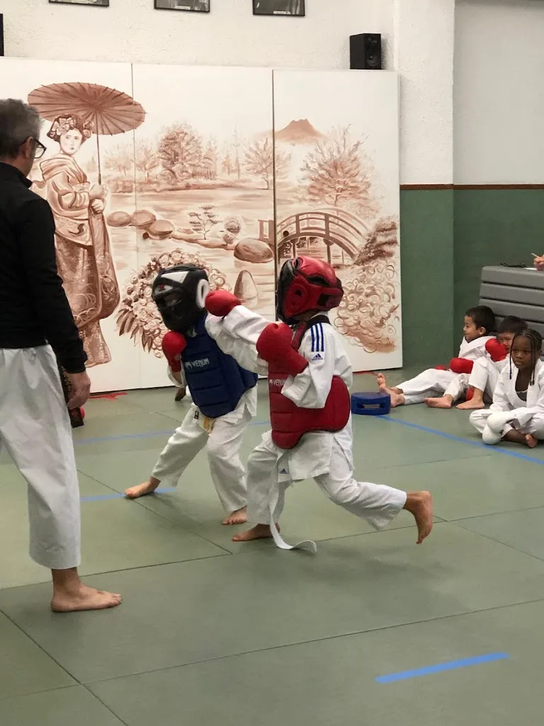 Salle de Fitness Paris 18 - FORME 18 - Salle de Gym Paris 18 - Sport Santé-Karaté JKA -Judo - photo 1