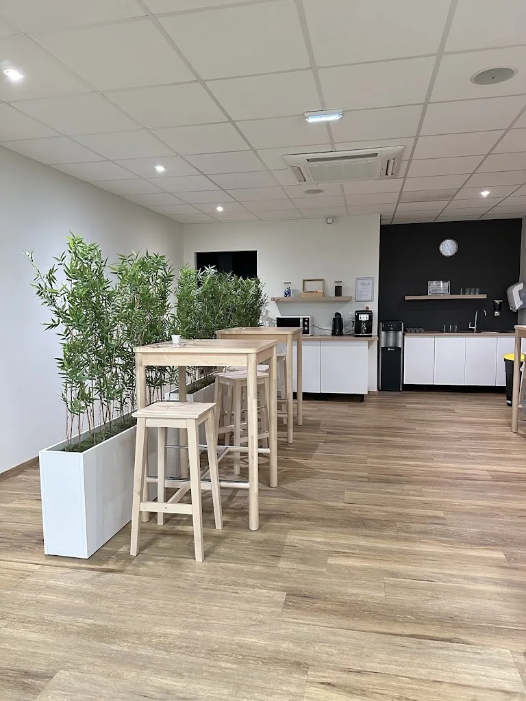ELANCIA CUSSET (VICHY) - photo 2