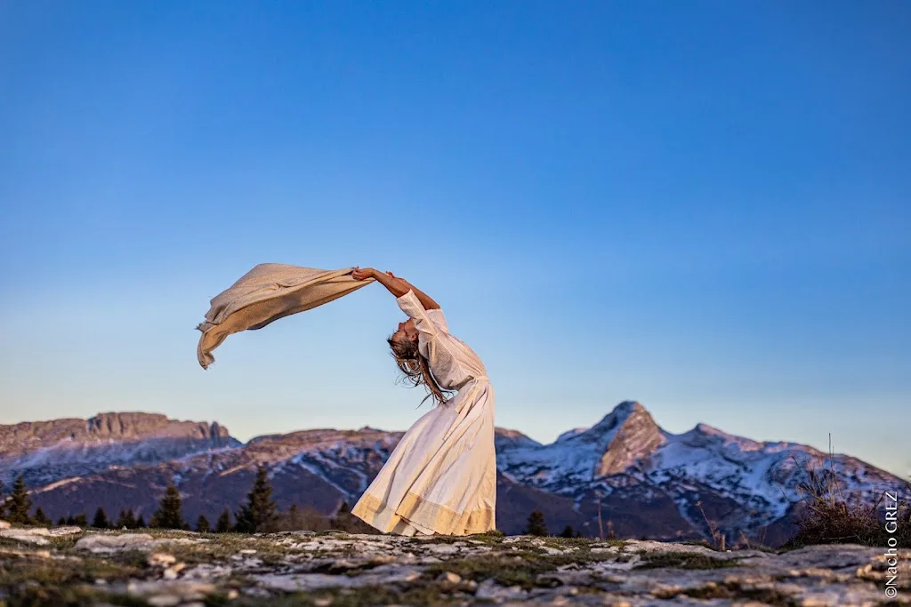 Mėnė · Yoga Trièves · Yoga pour les femmes - Yoga pré et post-natal - yoga pour tous·tes · Lucile Schodet - photo 2