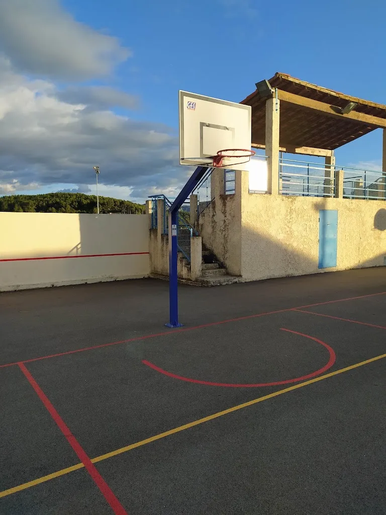 Gymnase et stade Municipal - photo 1