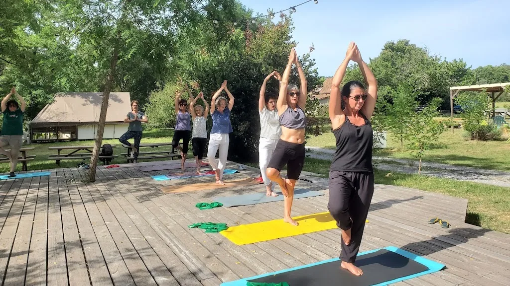 Sport santé et bien être : Pilates, Marche Nordique, yoga du rire et stretching hamac - photo 2