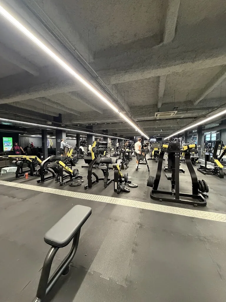 Fitness Park Place de Clichy - Salle de sport Paris 18 - photo 1