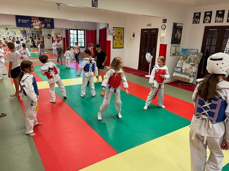 ECOLE DE TAEKWONDO BAGNOLS EN FORET - photo 1