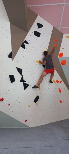 Salle artificielle d'escalade de type bloc - photo 2